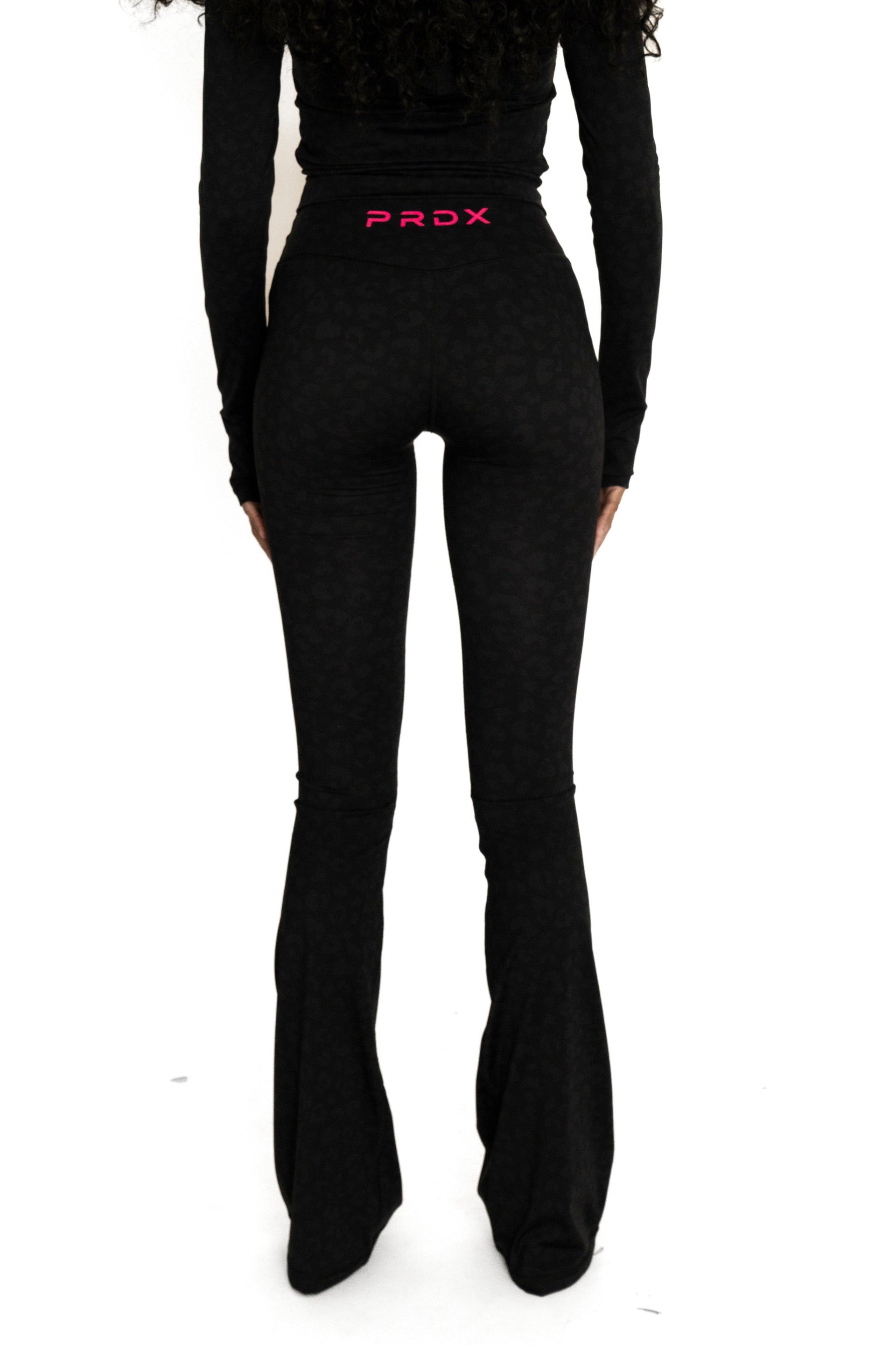 FORM LEGGING IN ‘CATTY’